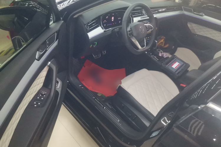 Used Volkswagen Magotan 2025 Zhongxiang Version 330TSI DSG Luxury Edition Interior 3