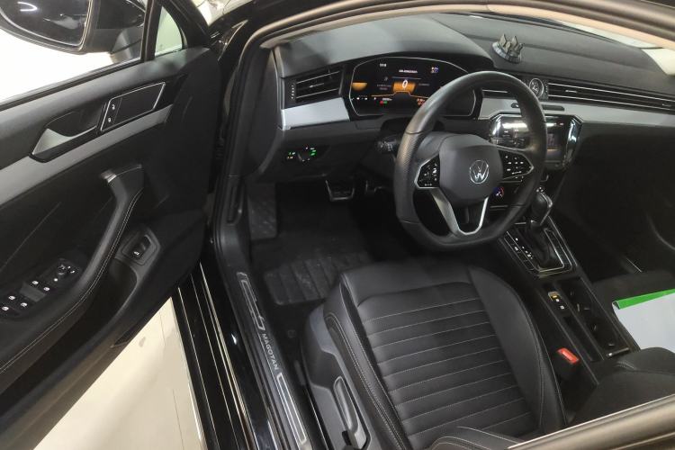 Used Volkswagen Magotan 2025 Zhongxiang Version 280TSI DSG Comfort Edition Interior 3