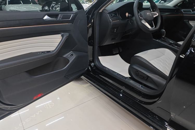 Used Volkswagen Magotan 2025 Revised Version 2 Zhongxiang Edition 330TSI DSG Luxury Trim Interior 3