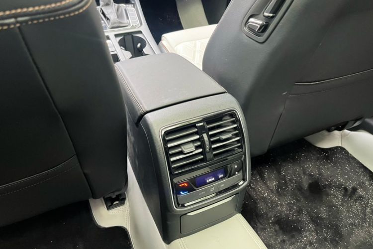 Used Volkswagen Magotan 2025 Revised Version 2 Zhongxiang Edition 330TSI DSG Luxury Trim Interior 3