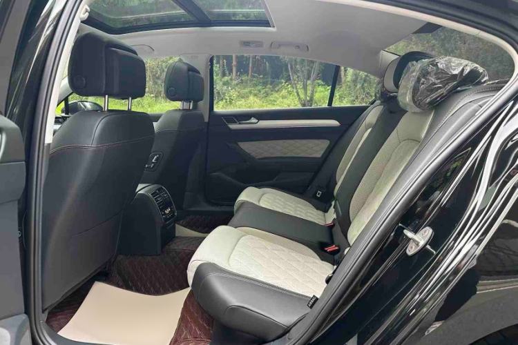 Used Volkswagen Magotan 2025 Revised Version Zhongxiang Edition 330TSI DSG Luxury Trim Interior 4