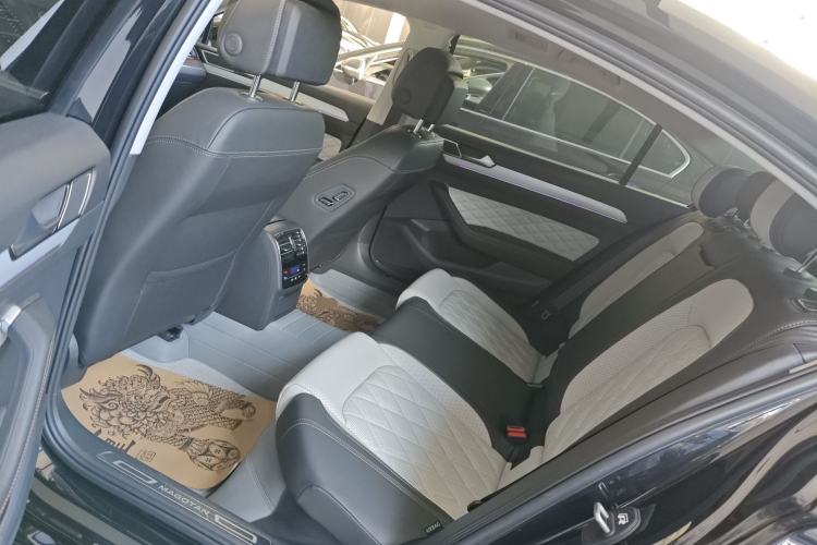 Used Volkswagen Magotan 2025 Zhongxiang Version 330TSI DSG Luxury Edition Interior 4