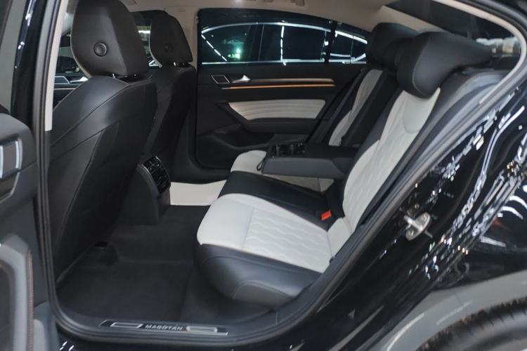 Used Volkswagen Magotan 2025 Revised Version 2 Zhongxiang Edition 330TSI DSG Luxury Trim Interior 4