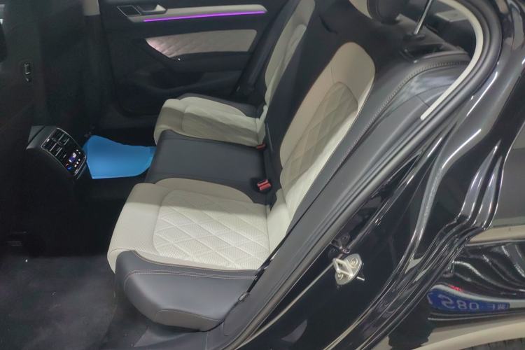 Used Volkswagen Magotan 2025 Zhongxiang Version 330TSI DSG Luxury Edition Interior 4