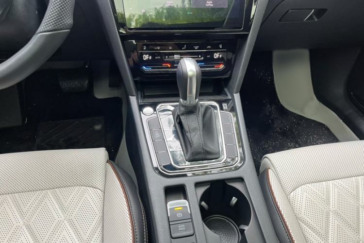 Used Volkswagen Magotan 2025 Revised Version 2 Zhongxiang Edition 330TSI DSG Luxury Trim Interior 4