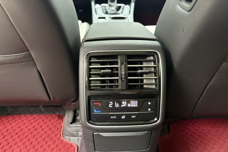 Used Volkswagen Magotan 2025 Zhongxiang Version 330TSI DSG Luxury Edition Interior 4