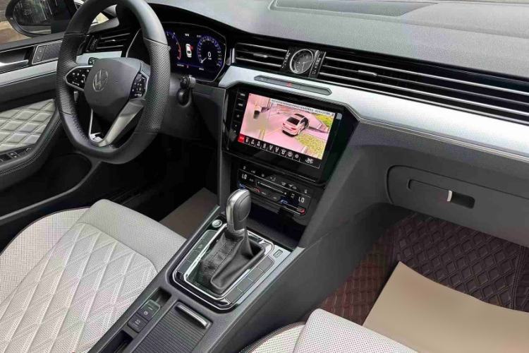 Used Volkswagen Magotan 2025 Revised Version Zhongxiang Edition 330TSI DSG Luxury Trim Interior 5