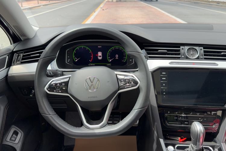 Used Volkswagen Magotan 2025 Revised Version 2 Zhongxiang Edition 330TSI DSG Luxury Trim Interior 5