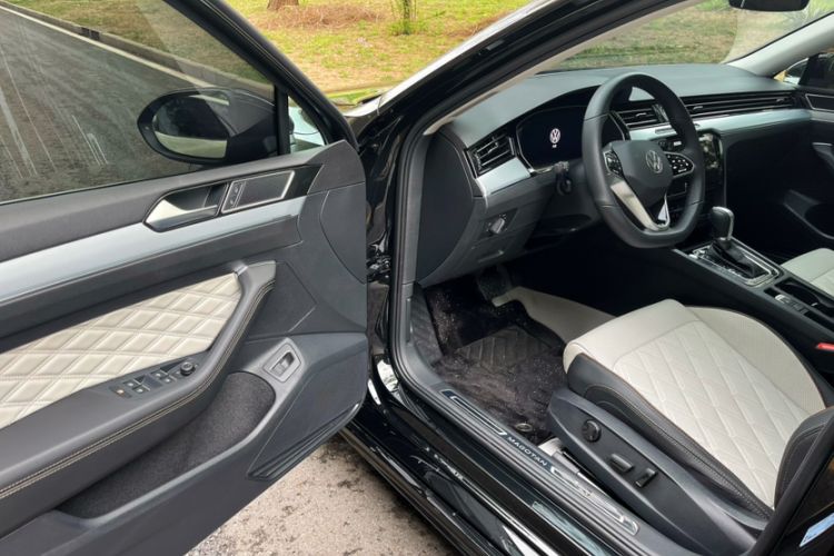 Used Volkswagen Magotan 2025 Revised Version 2 Zhongxiang Edition 330TSI DSG Luxury Trim Interior 5