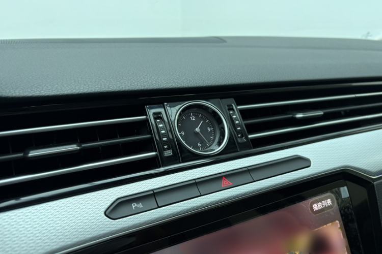 Used Volkswagen Magotan 2025 Zhongxiang Version 330TSI DSG Luxury Edition Interior 5