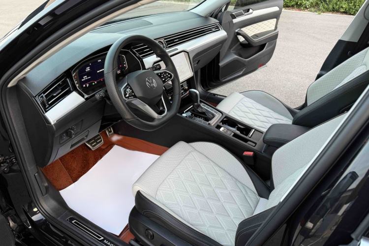 Used Volkswagen Magotan 2025 Revised Version Zhongxiang Edition 330TSI DSG Luxury Trim Interior 5