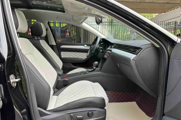 Used Volkswagen Magotan 2025 Revised Version Zhongxiang Edition 330TSI DSG Luxury Trim Interior 6