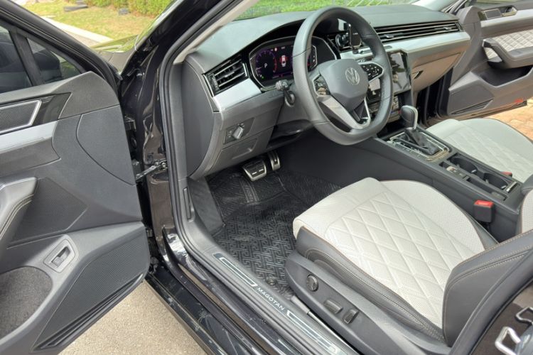 Used Volkswagen Magotan 2025 Zhongxiang Version 330TSI DSG Luxury Edition Interior 6