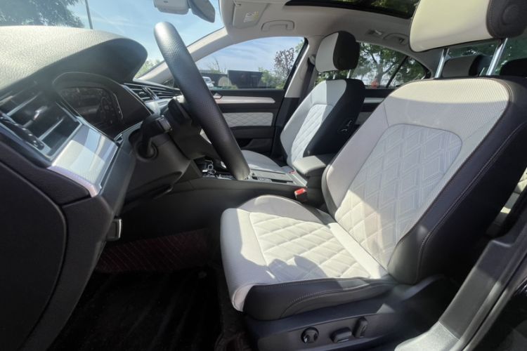 Used Volkswagen Magotan 2025 Revised Version Zhongxiang Edition 330TSI DSG Luxury Trim Interior 6