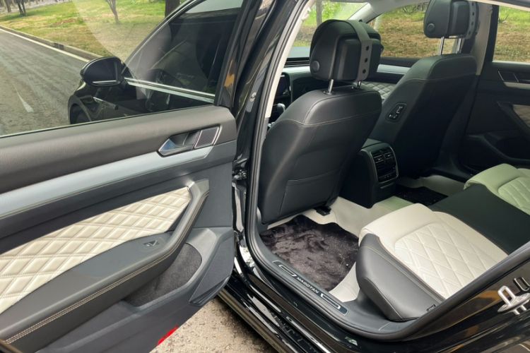 Used Volkswagen Magotan 2025 Revised Version 2 Zhongxiang Edition 330TSI DSG Luxury Trim Interior 6