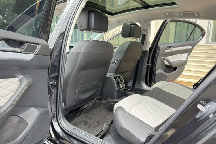 Used Volkswagen Magotan 2025 Zhongxiang Version 330TSI DSG Luxury Edition Interior 7