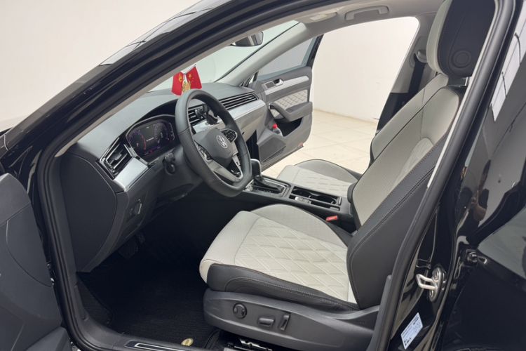 Used Volkswagen Magotan 2025 Revised Version Zhongxiang Edition 330TSI DSG Luxury Trim Interior 7