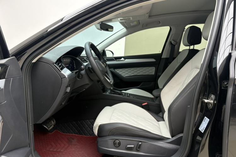 Used Volkswagen Magotan 2025 Zhongxiang Version 330TSI DSG Luxury Edition Interior 7