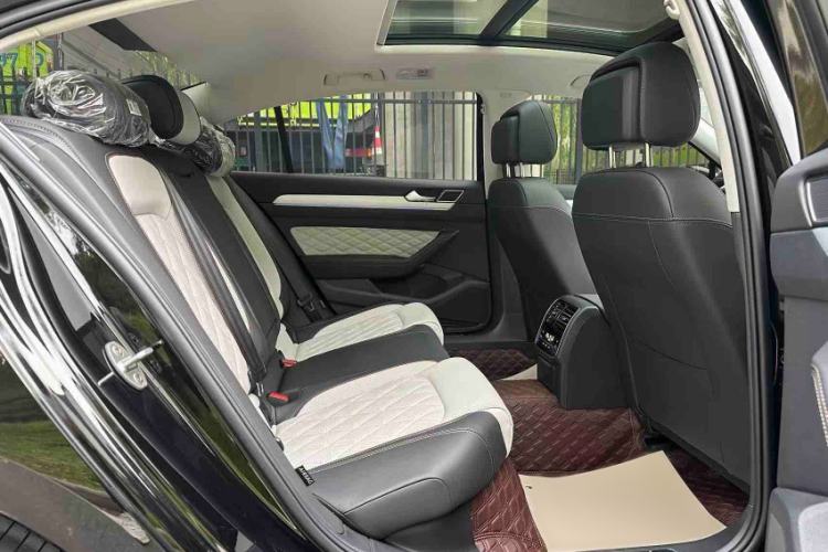 Used Volkswagen Magotan 2025 Revised Version Zhongxiang Edition 330TSI DSG Luxury Trim Interior 8