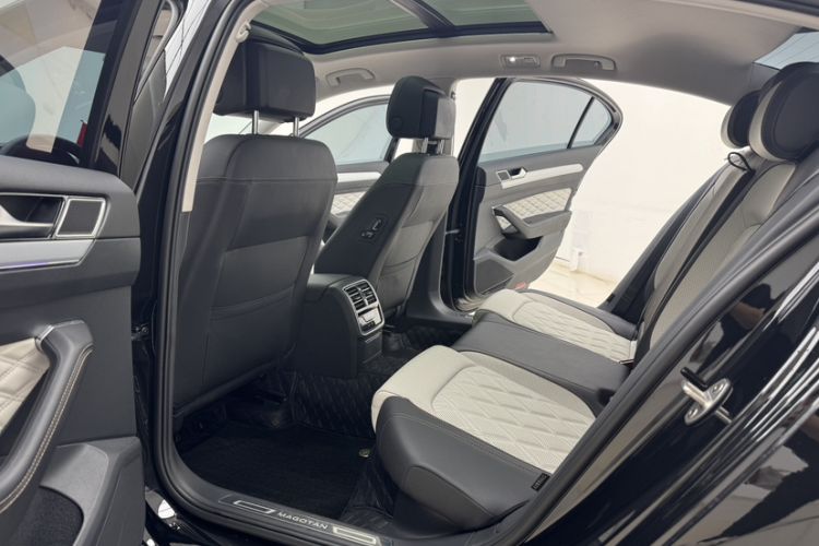 Used Volkswagen Magotan 2025 Revised Version Zhongxiang Edition 330TSI DSG Luxury Trim Interior 8