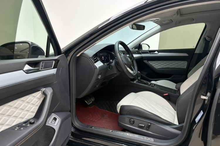 Used Volkswagen Magotan 2025 Zhongxiang Version 330TSI DSG Luxury Edition Interior 8