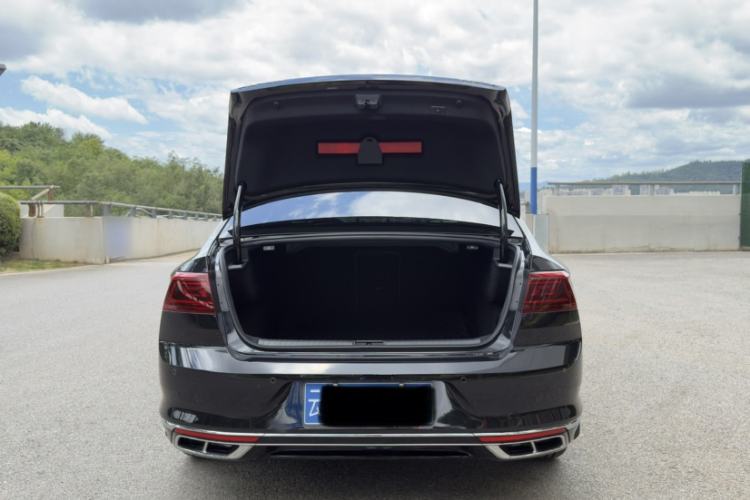Used Volkswagen Magotan 2025 Zhongxiang Version 330TSI DSG Luxury Edition Interior 9