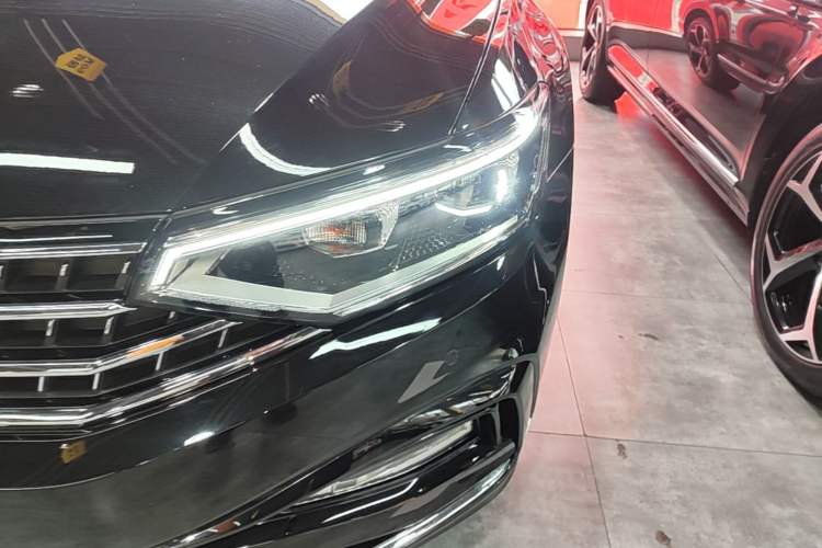 Used Volkswagen Magotan 2025 Revised Version Zhongxiang Edition 330TSI DSG Luxury Trim Left Front Headlight