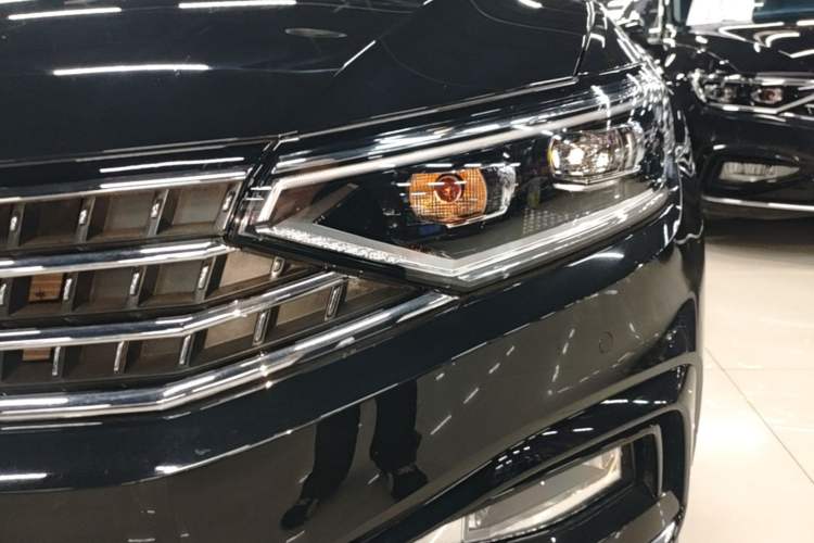Used Volkswagen Magotan 2025 Zhongxiang Version 330TSI DSG Luxury Edition Left Front Headlight