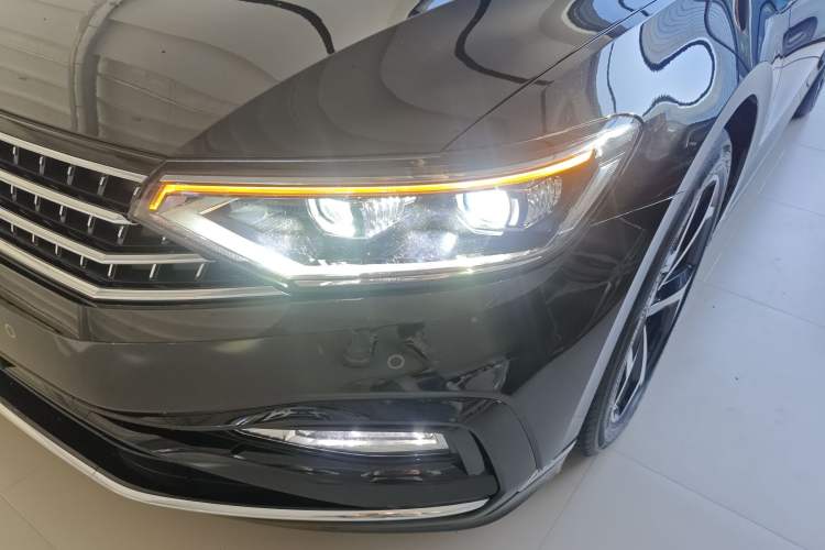 Used Volkswagen Magotan 2025 Zhongxiang Version 330TSI DSG Luxury Edition Left Front Headlight