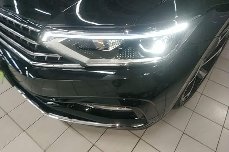 Used Volkswagen Magotan 2025 Revised Version Zhongxiang Edition 330TSI DSG Luxury Trim Left Front Headlight