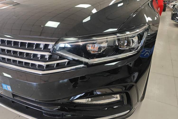 Used Volkswagen Magotan 2025 Zhongxiang Version 280TSI DSG Comfort Edition Left Front Headlight