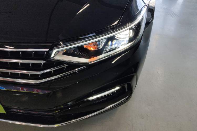 Used Volkswagen Magotan 2025 Revised Version Zhongxiang Edition 280TSI DSG Luxury Trim Left Front Headlight