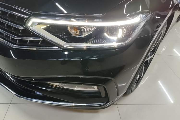 Used Volkswagen Magotan 2025 Revised Version Zhongxiang Edition 330TSI DSG Luxury Trim Left Front Headlight