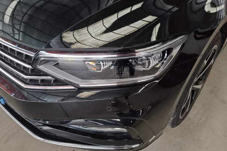 Used Volkswagen Magotan 2025 Revised Version Zhongxiang Edition 330TSI DSG Luxury Trim Left Front Headlight