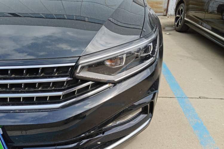 Used Volkswagen Magotan 2025 Zhongxiang Version 330TSI DSG Luxury Edition Left Front Headlight