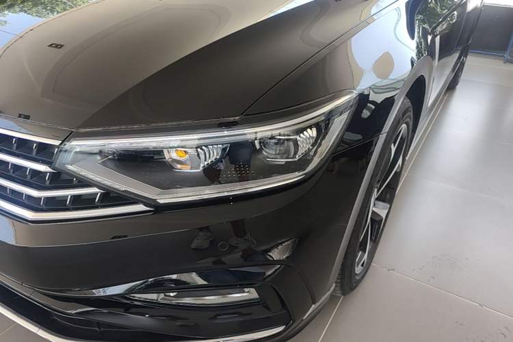 Used Volkswagen Magotan 2025 Revised Version Zhongxiang Edition 280TSI DSG Luxury Trim Left Front Headlight