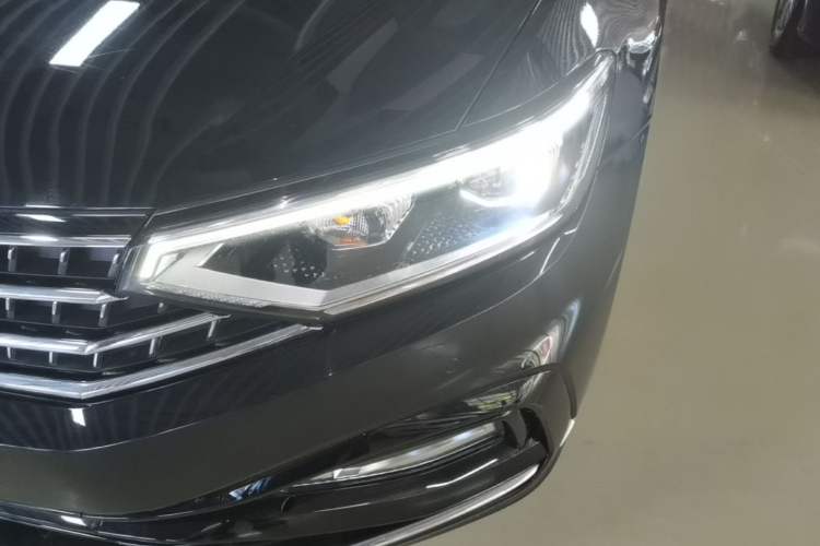 Used Volkswagen Magotan 2025 Zhongxiang Version 330TSI DSG Luxury Edition Left Front Headlight