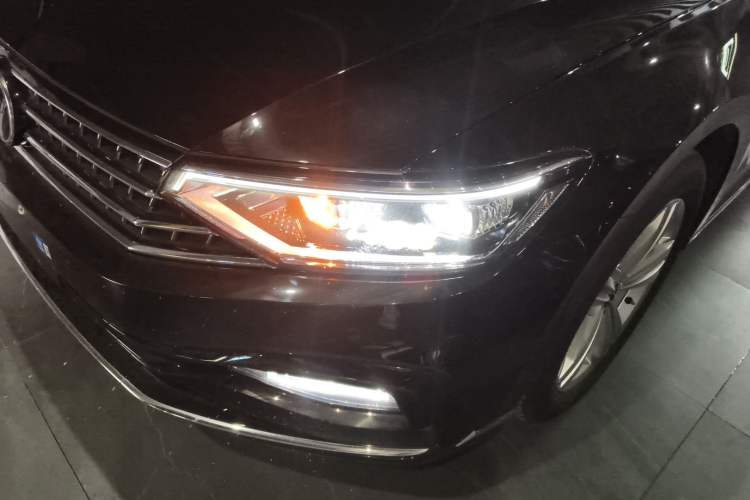Used Volkswagen Magotan 2025 Zhongxiang Version 280TSI DSG Comfort Edition Left Front Headlight
