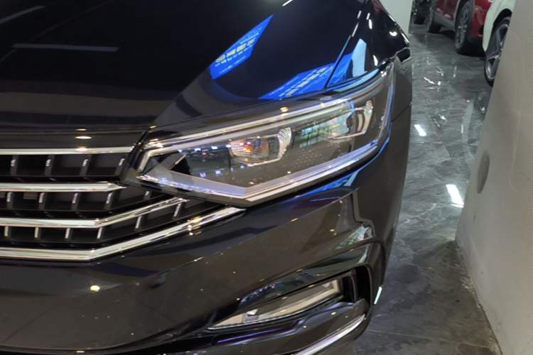 Used Volkswagen Magotan 2025 Zhongxiang Version 330TSI DSG Luxury Edition Left Front Headlight