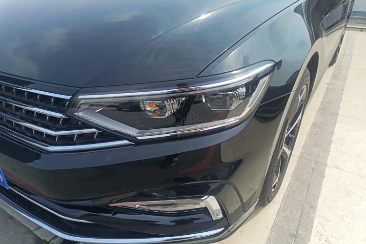Used Volkswagen Magotan 2025 Revised Version Zhongxiang Edition 330TSI DSG Luxury Trim Left Front Headlight