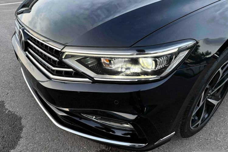 Used Volkswagen Magotan 2025 Revised Version Zhongxiang Edition 330TSI DSG Luxury Trim Left Front Headlight
