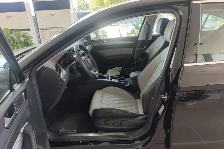 Used Volkswagen Magotan 2025 Revised Version Zhongxiang Edition 280TSI DSG Luxury Trim Left Front Seat