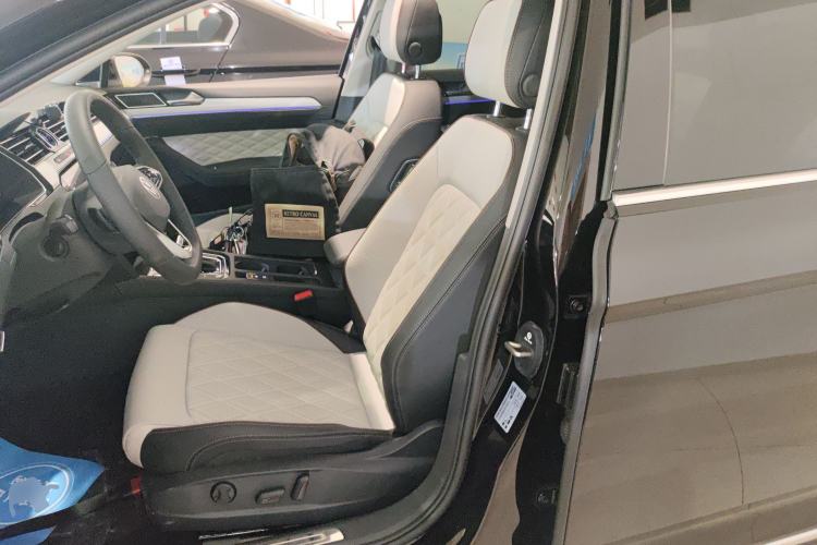 Used Volkswagen Magotan 2025 Revised Version 2 Zhongxiang Edition 330TSI DSG Luxury Trim Left Front Seat