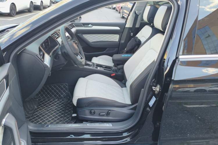 Used Volkswagen Magotan 2025 Revised Version Zhongxiang Edition 330TSI DSG Luxury Trim Left Front Seat