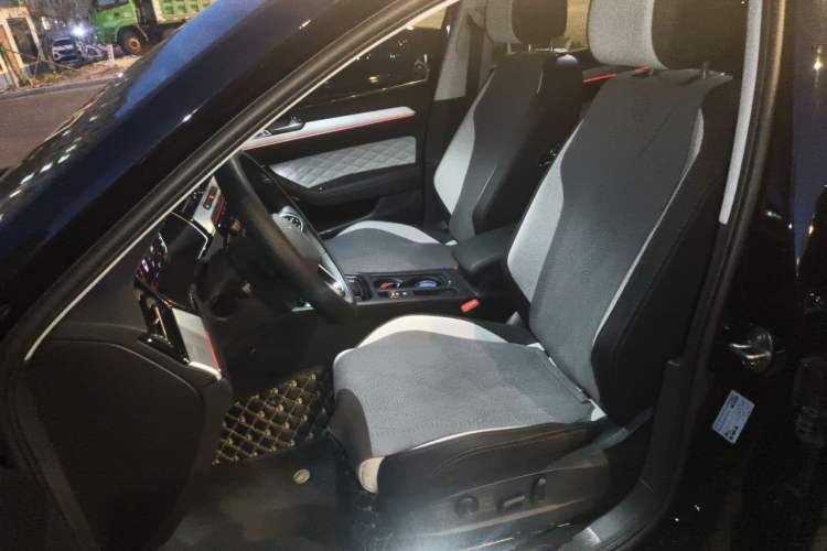 Used Volkswagen Magotan 2025 Revised Version 2 Zhongxiang Edition 330TSI DSG Luxury Trim Left Front Seat