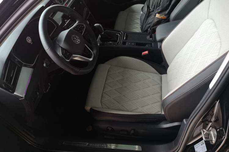 Used Volkswagen Magotan 2025 Revised Version Zhongxiang Edition 330TSI DSG Luxury Trim Left Front Seat