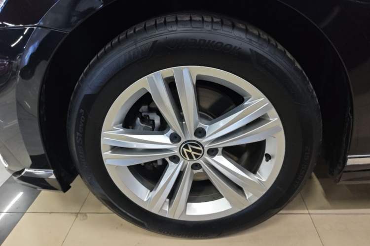 Used Volkswagen Magotan 2025 Zhongxiang Version 280TSI DSG Comfort Edition Left Front Wheel Hub