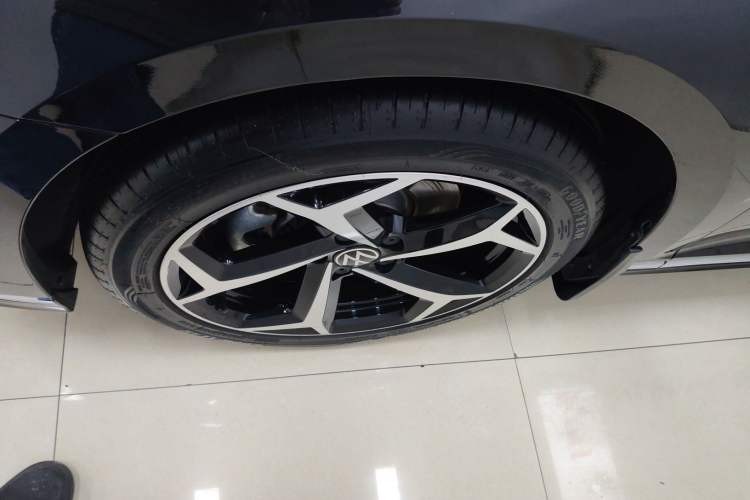 Used Volkswagen Magotan 2025 Zhongxiang Model 280TSI DSG Luxury Version Left Front Wheel Hub