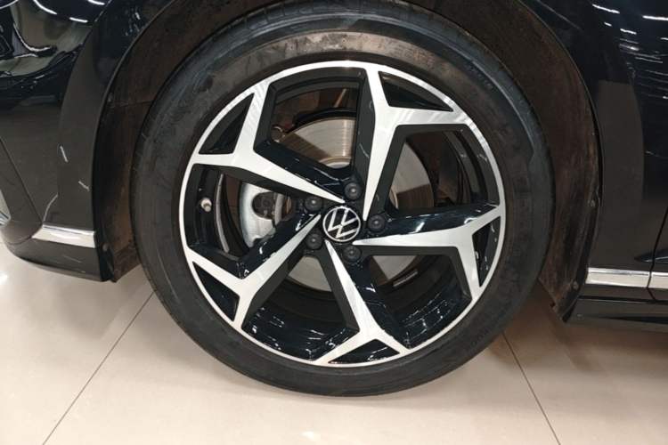 Used Volkswagen Magotan 2025 Zhongxiang Version 330TSI DSG Luxury Edition Left Front Wheel Hub