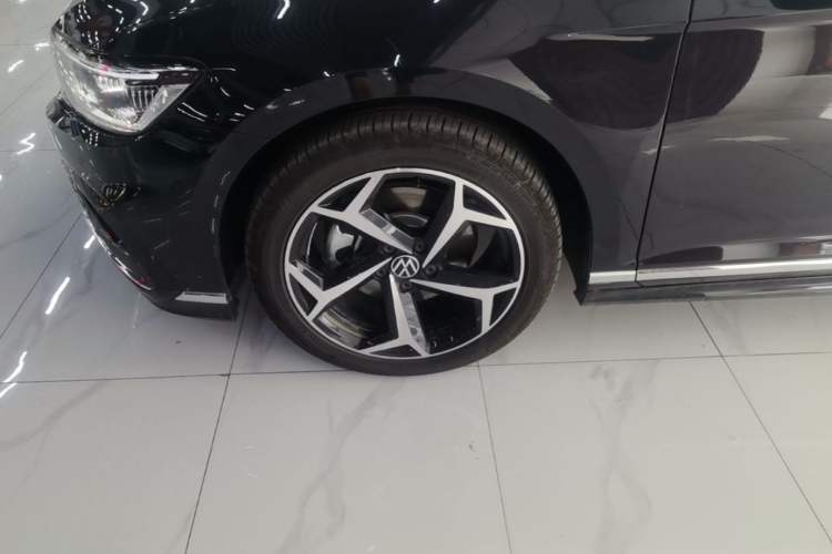 Used Volkswagen Magotan 2025 Revised Version Zhongxiang Edition 280TSI DSG Luxury Trim Left Front Wheel Hub